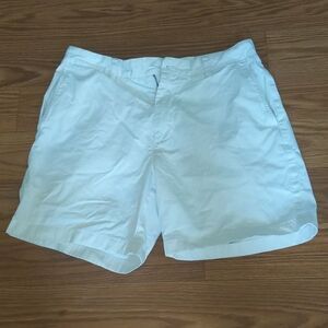 Vineyard Vines breaker  white shorts
 Sz 32